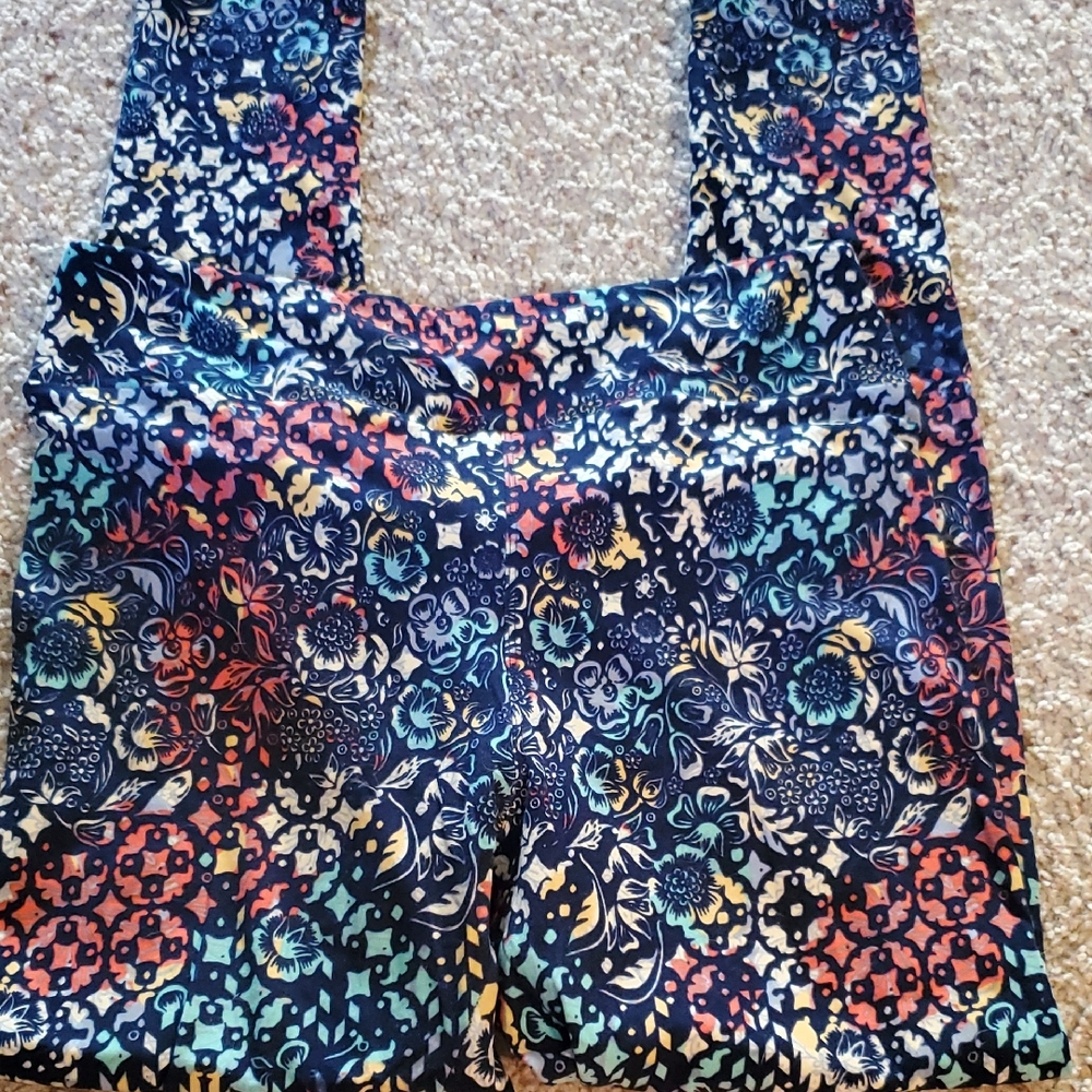 #L028 (CH) NWOT  LuLaRoe Geometric & Floral Print Leggings